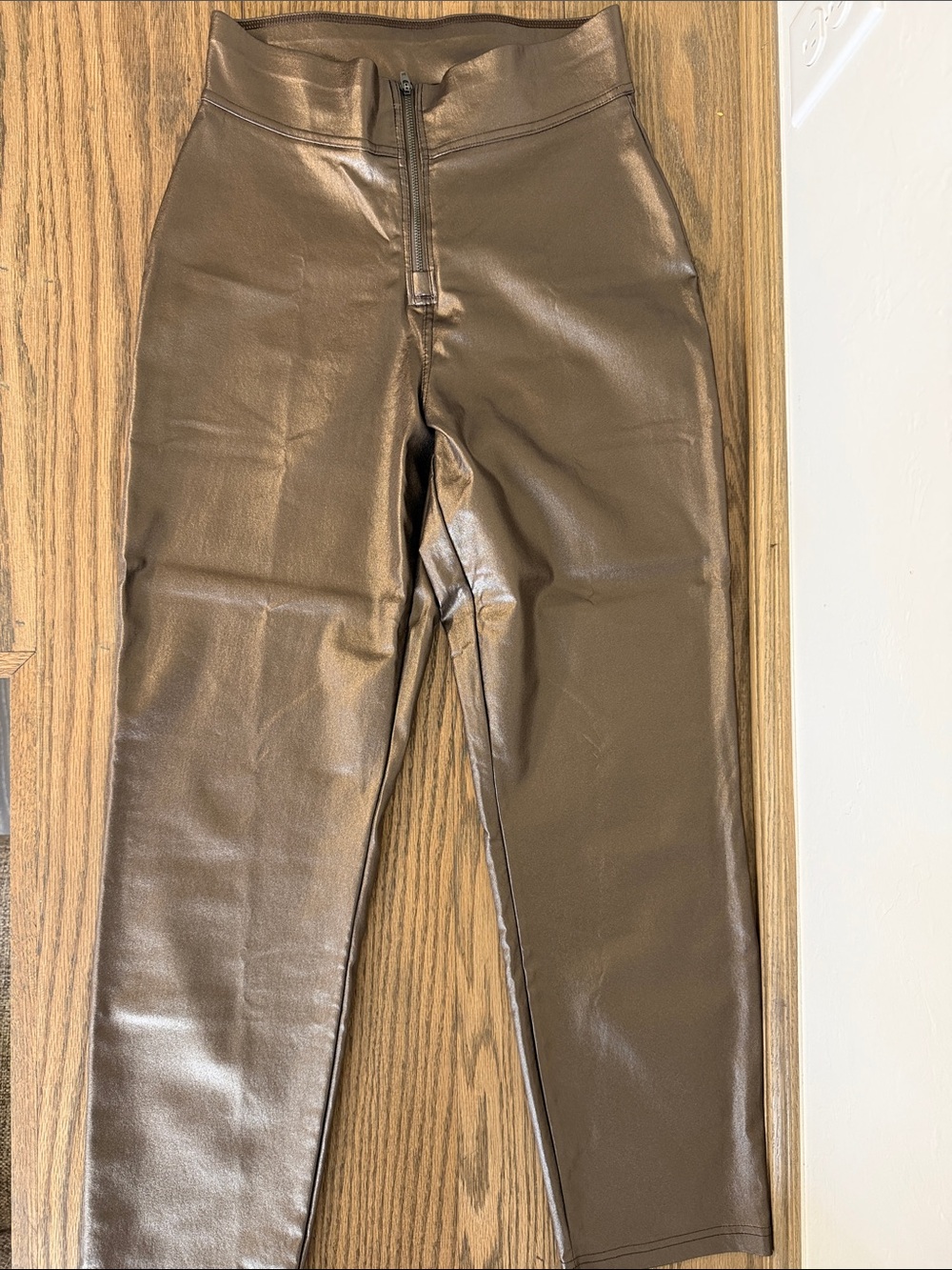 NWT HUE Coated Copper Faux Leather Cigar Pants